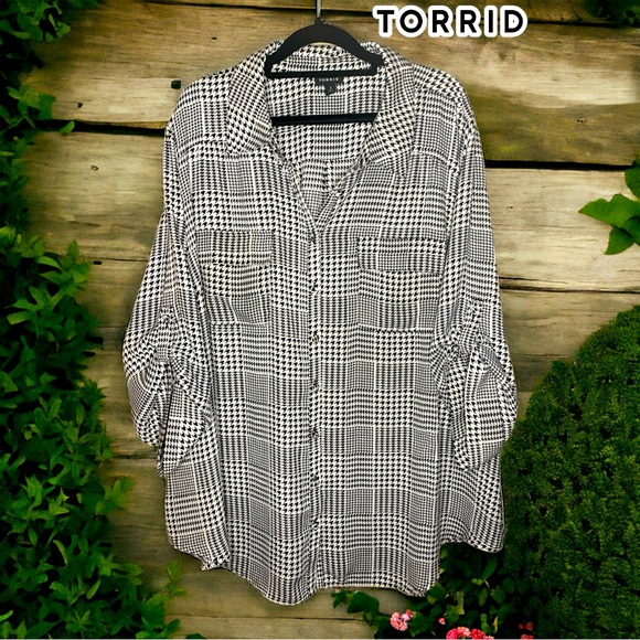 TORRID Madison Georgette Button-Down Shirt- 3 - Picture 4 of 8